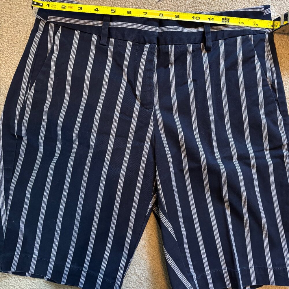 Ladies Nautica navy bermuda shorts -size 4